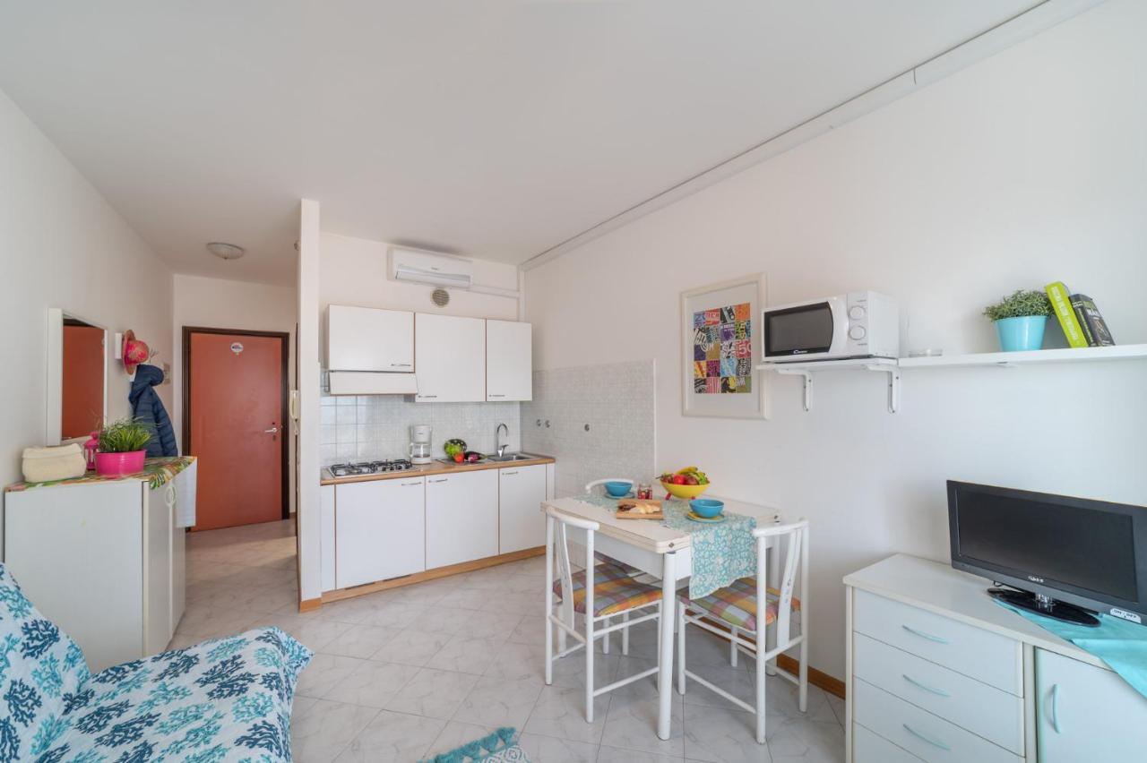 Ferienwohnung Residenza Puerto Do Sol Lignano Sabbiadoro Exterior foto