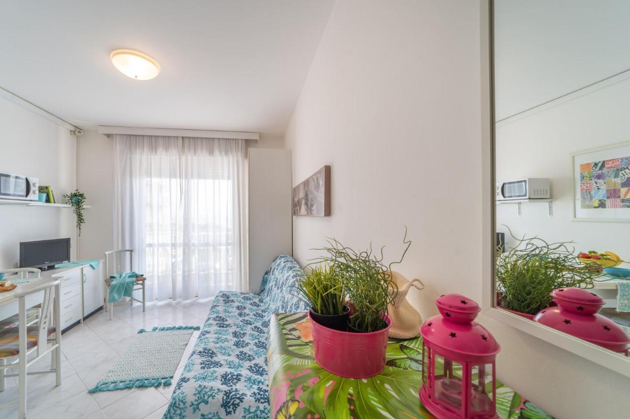 Ferienwohnung Residenza Puerto Do Sol Lignano Sabbiadoro Exterior foto